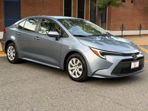 Used 2025 Toyota Corolla LE FWD image 7
