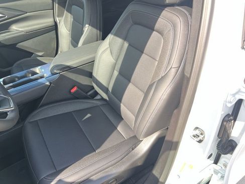 New 2025 Chevrolet Equinox EV LT image 20