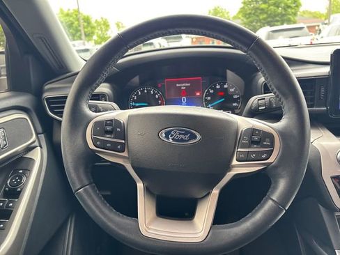 Used 2023 Ford Explorer XLT w/ Equipment Group 202A AWD/4WD image 15