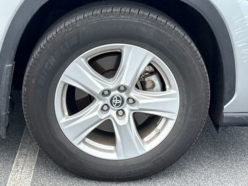 Used 2023 Toyota Highlander L FWD image 7