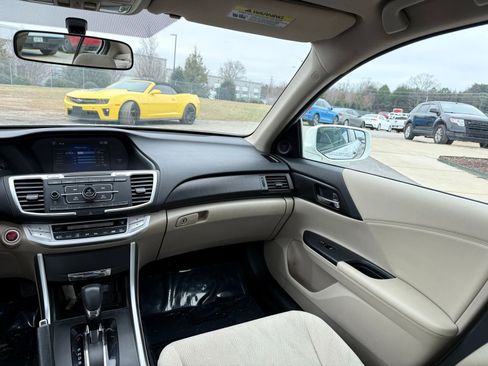 Used 2014 Honda Accord EX image 29