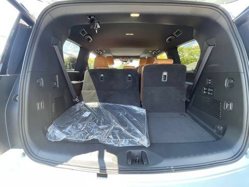 Certified 2025 Nissan Armada Platinum Reserve AWD/4WD image 22