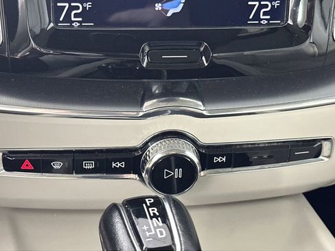 Used 2018 Volvo XC60 T5 Momentum w/ Convenience Package image 22
