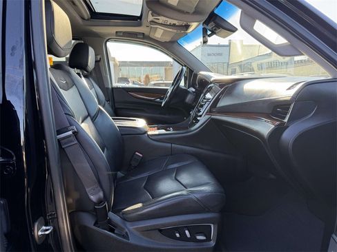 Used 2016 Cadillac Escalade Luxury image 12