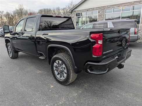 Used 2024 Chevrolet Silverado 2500 Custom w/ Custom Value Package image 5