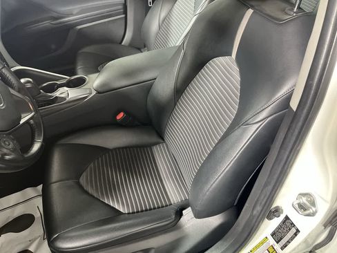 Used 2021 Toyota Camry SE image 15