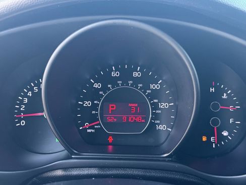 Used 2019 Kia Soul + image 10