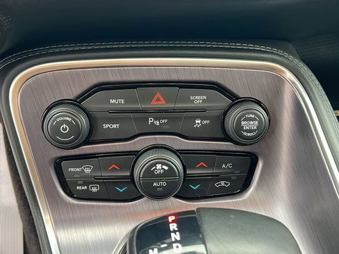 Used 2018 Dodge Challenger R/T image 33