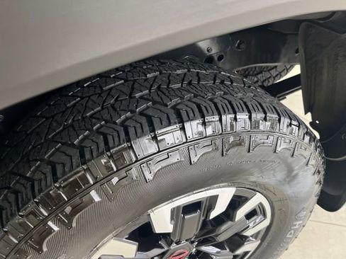 Used 2024 Nissan Frontier Pro-X image 27