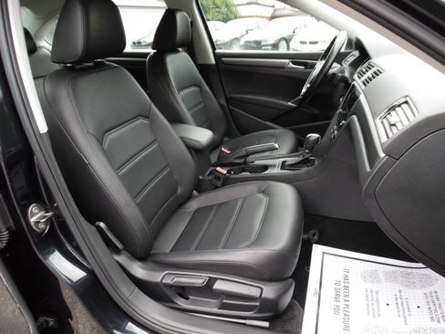 Used 2017 Volkswagen Passat 1.8T R-Line FWD image 22