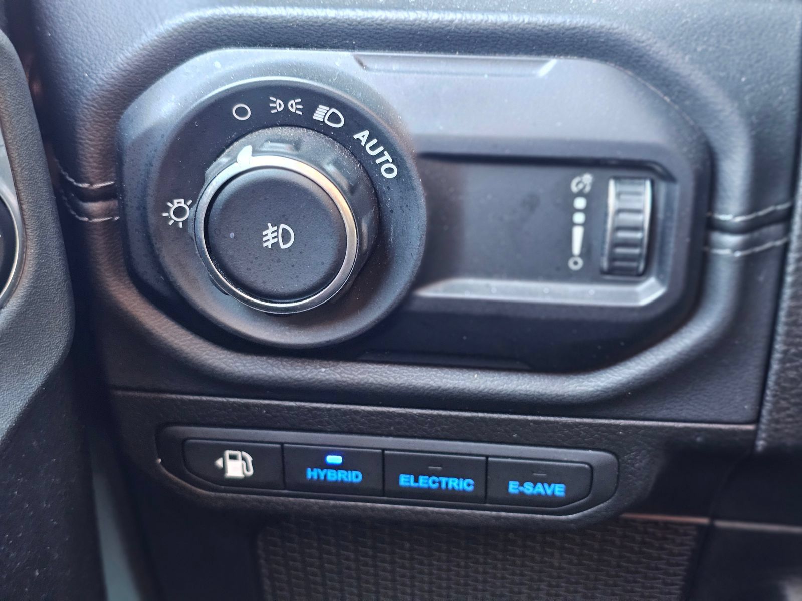 Used 2024 Jeep Wrangler Unlimited Sahara AWD/4WD image 26