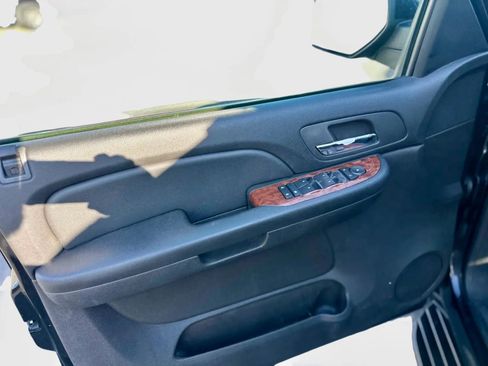 Used 2008 Chevrolet Avalanche LT image 12