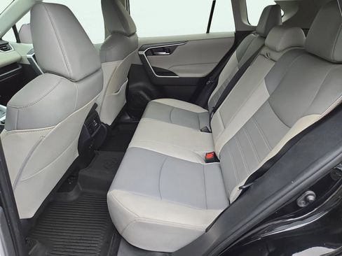 Used 2021 Toyota RAV4 XLE Premium image 21