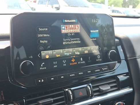 Used 2023 Nissan Pathfinder SL AWD/4WD image 18