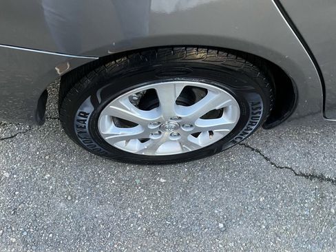 Used 2005 Toyota Camry XLE FWD image 23