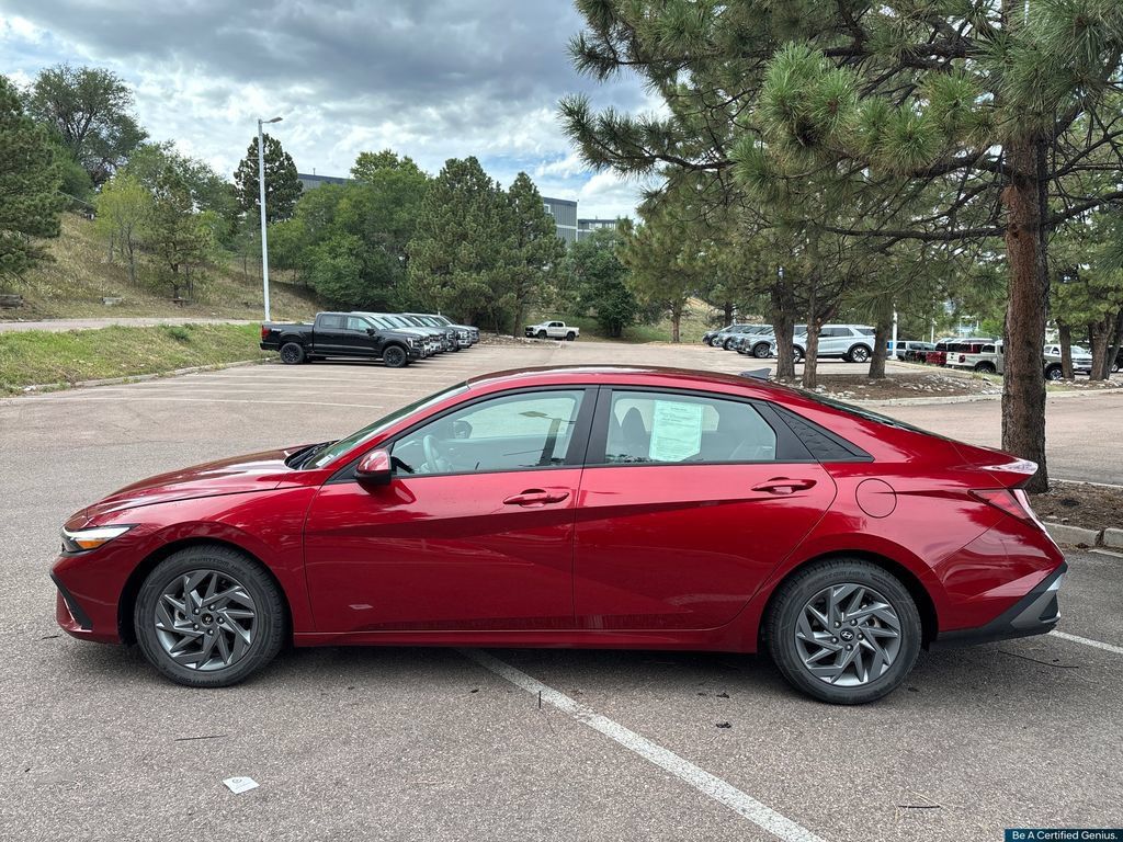 Used 2024 Hyundai Elantra SEL FWD image 11