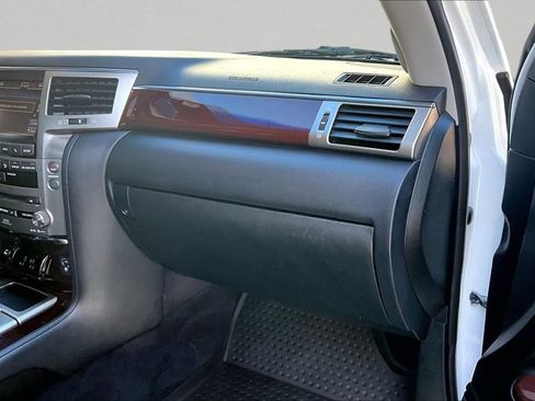 Used 2013 Lexus LX 570 4WD w/ Luxury Pkg image 27