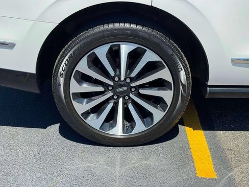 Used 2024 Lincoln Navigator Reserve AWD/4WD image 10