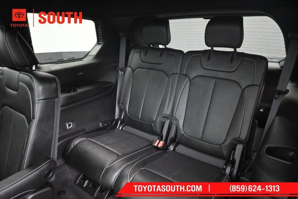 Used 2026 Jeep Grand Cherokee L Limited AWD/4WD image 32