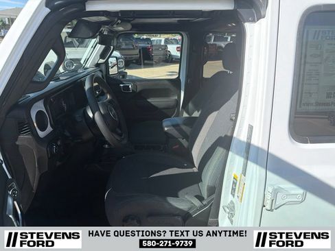 Used 2025 Jeep Gladiator Sport AWD/4WD image 14