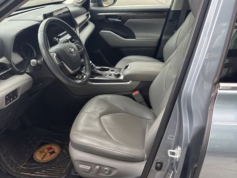 Used 2022 Toyota Highlander Limited image 7