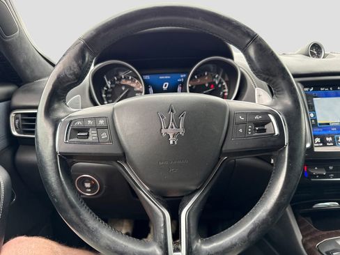 Used 2019 Maserati Levante GranLusso AWD/4WD image 18