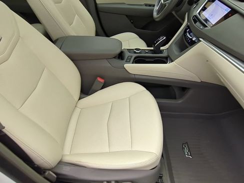 Certified 2024 Cadillac XT5 Premium Luxury w/ LPO, Floor Liner Package AWD/4WD image 27