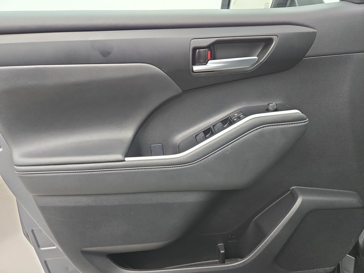 Certified 2026 Toyota Highlander XLE AWD/4WD image 16