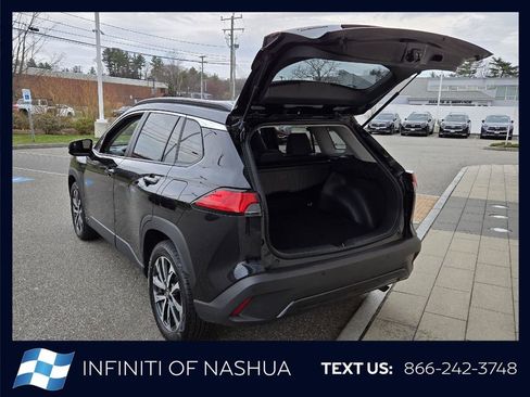 Used 2025 Toyota Corolla Cross XLE AWD/4WD image 18