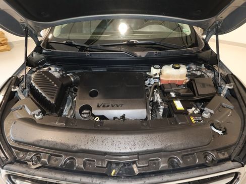 Used 2019 Buick Enclave Essence FWD image 19