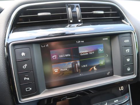 Used 2018 Jaguar XE Prestige image 31