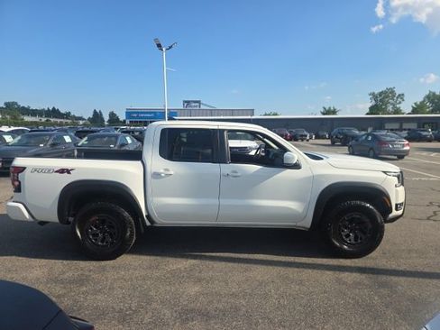 Used 2026 Nissan Frontier PRO-4X AWD/4WD image 4
