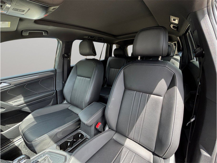 Used 2023 Volkswagen Tiguan SE R-Line FWD image 19
