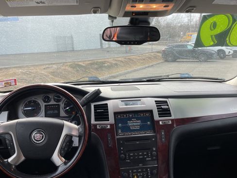 Used 2009 Cadillac Escalade AWD image 16