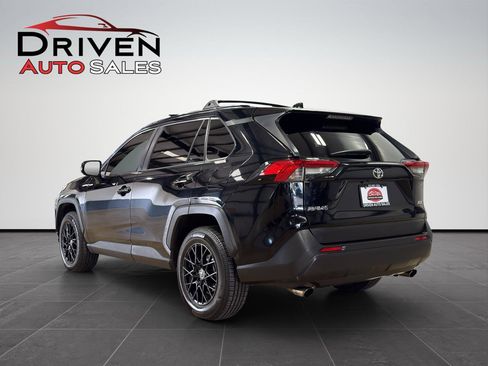 Used 2019 Toyota RAV4 XLE image 4