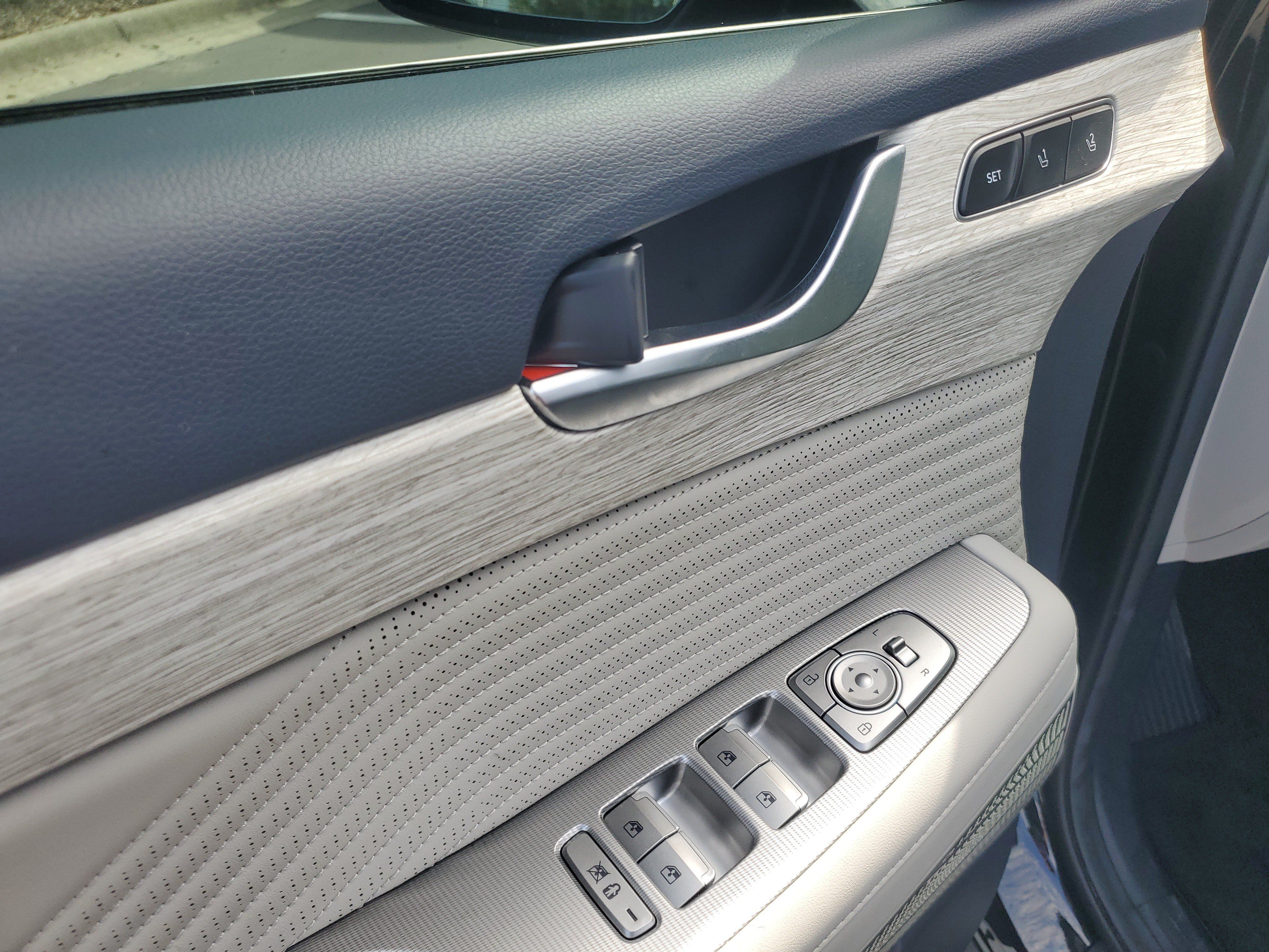 Used 2025 Hyundai Palisade Calligraphy FWD image 12