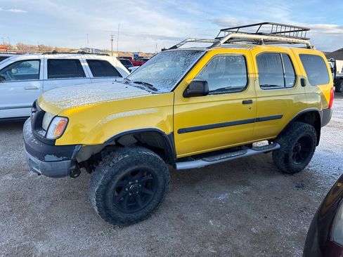 Used 2001 Nissan Xterra SE image 1