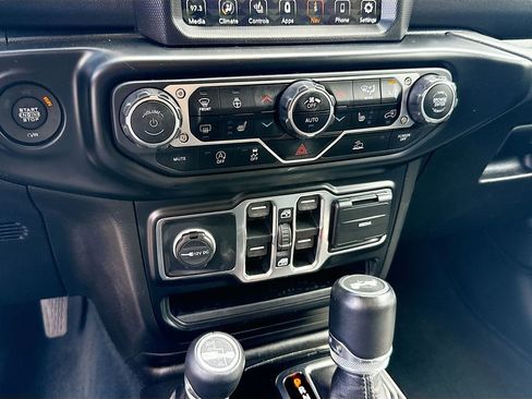 Used 2022 Jeep Wrangler Unlimited Sahara w/ Cold Weather Group image 17