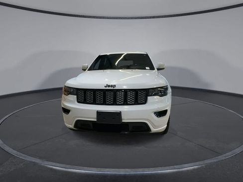 Used 2019 Jeep Grand Cherokee Altitude AWD/4WD image 4