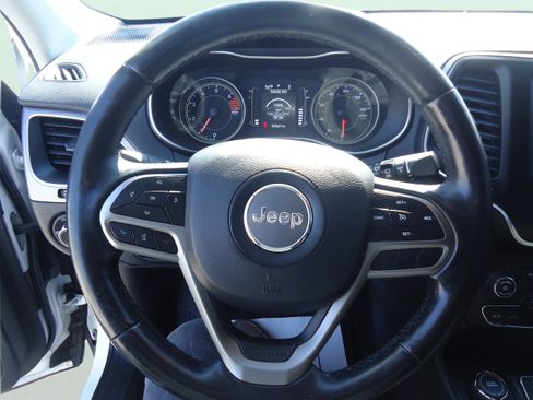 Used 2020 Jeep Cherokee Latitude Plus w/ Cold Weather Group AWD/4WD image 13