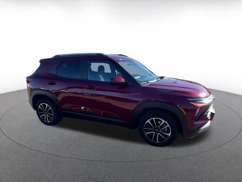Used 2025 Chevrolet TrailBlazer LT image 2