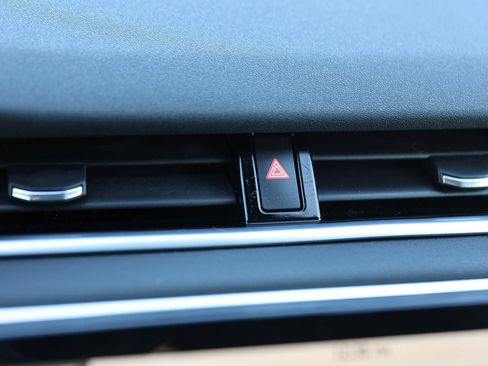 Used 2020 Land Rover Range Rover Evoque SE image 25