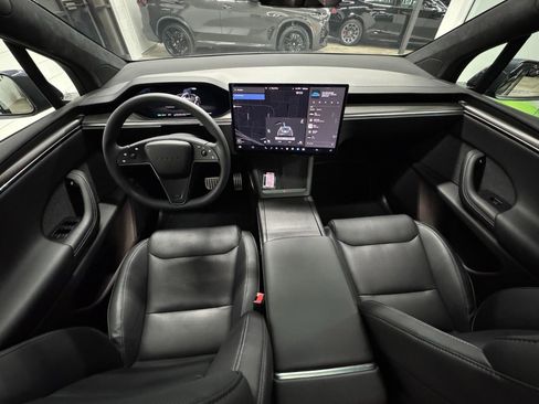 Used 2023 Tesla Model X Plaid image 11