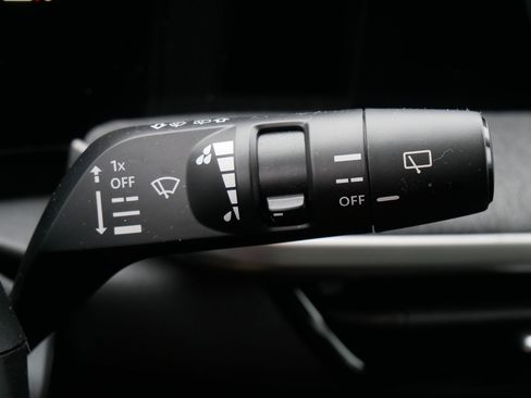 Certified 2025 Nissan Kicks SV w/ Illumination Package image 32