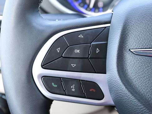Used 2024 Chrysler Pacifica Touring-L FWD image 22