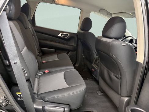 Used 2020 Nissan Pathfinder S image 24