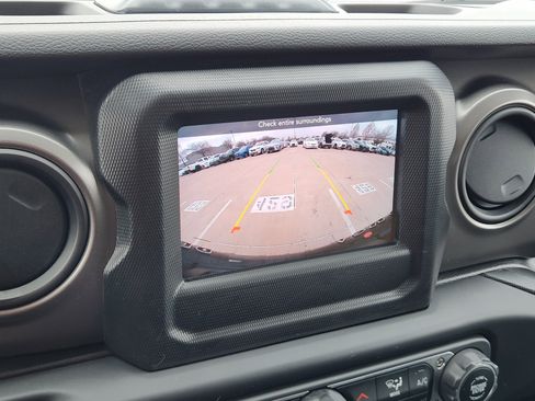 Used 2023 Jeep Wrangler Unlimited w/ Cold Weather Group image 26