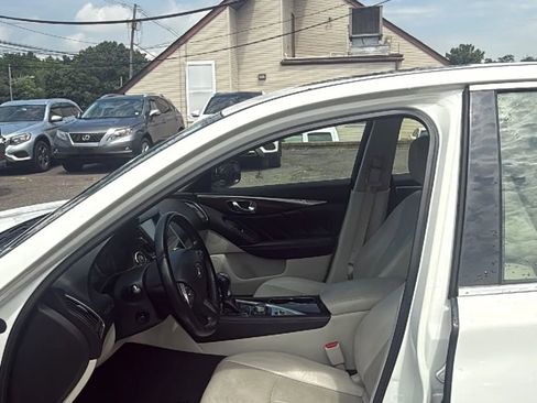 Used 2015 INFINITI Q50 Premium w/ Deluxe Touring Package image 10