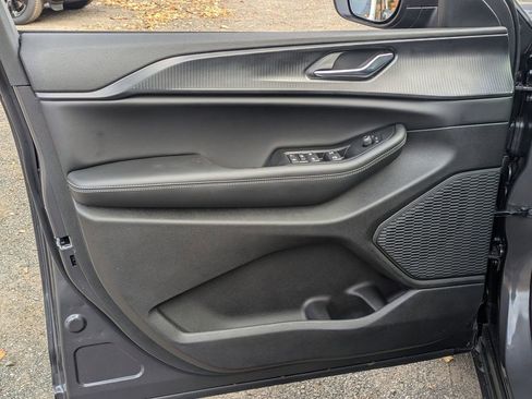 New 2025 Jeep Grand Cherokee Laredo X image 10