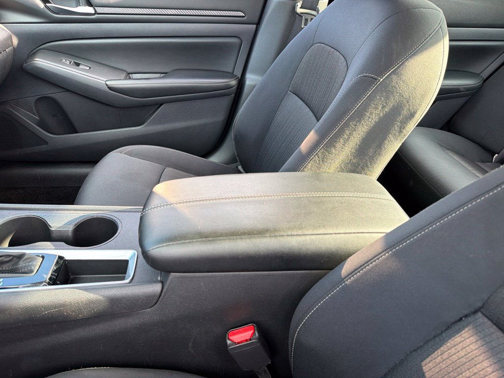 Used 2025 Nissan Altima 2.5 SV FWD image 13